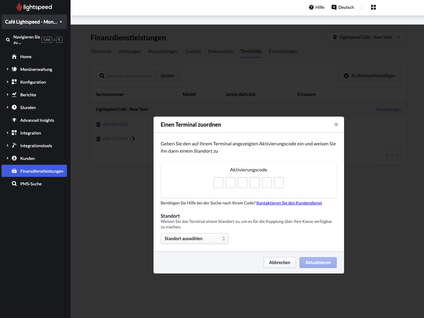 Die Registerkarte „Finanzdienstleistungen“ von Lightspeed Restaurant. Es wird ein Popup-Fenster mit dem Titel „Terminal zuweisen“ angezeigt mit einem Feld zur Eingabe eines Aktivierungscodes.