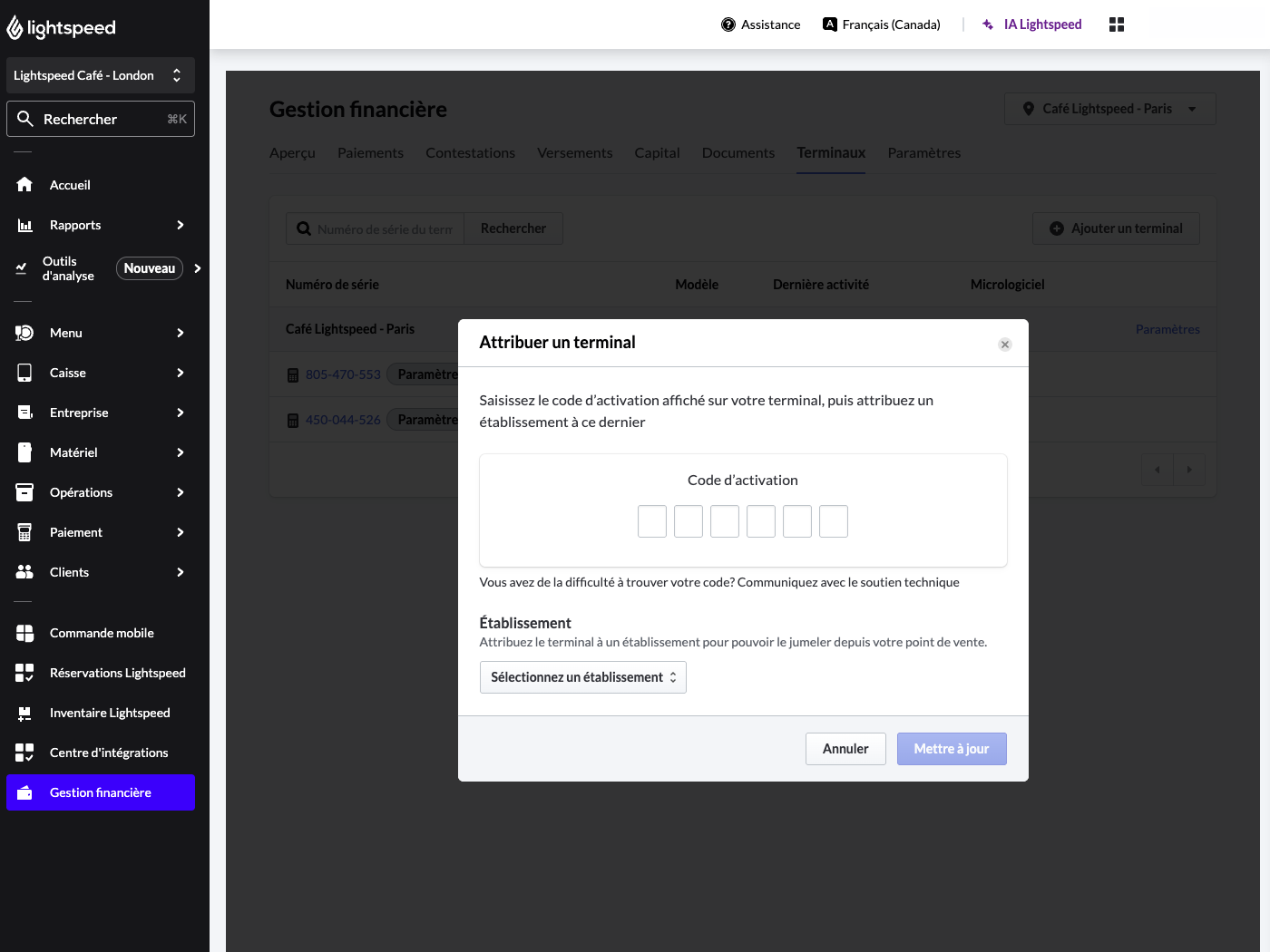 Onglet Gestion financière de Lightspeed restaurateurs, avec une fenêtre contextuelle intitulée Attribuer un terminal comportant un champ pour saisir un code d’activation.